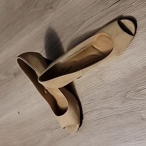 Tan Wedges